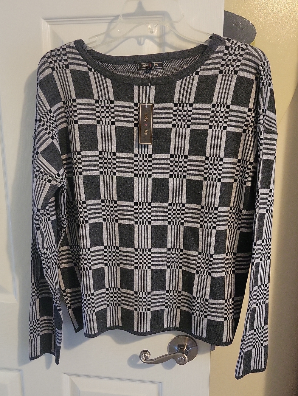 Lety & Me SzLg Black & White Plaid Crew Neck Crop Soft Sweater
